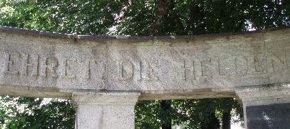 Kriegerdenkmal2006-a.jpg (25022 Byte)