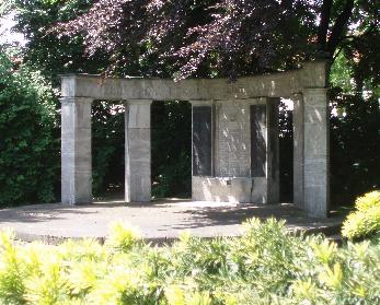 Kriegerdenkmal2006-b.jpg (31258 Byte)