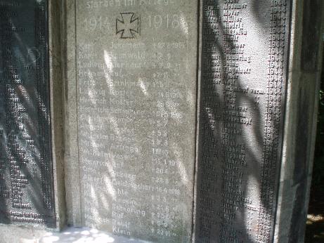 Kriegerdenkmal2006.jpg (38787 Byte)